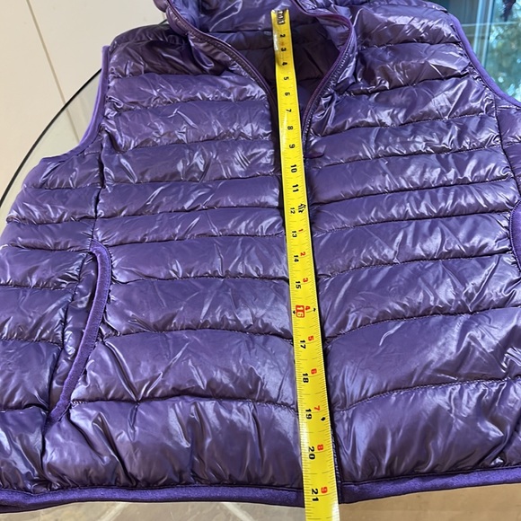 Uniqlo Down Puffer Vest - Picture 7 of 9